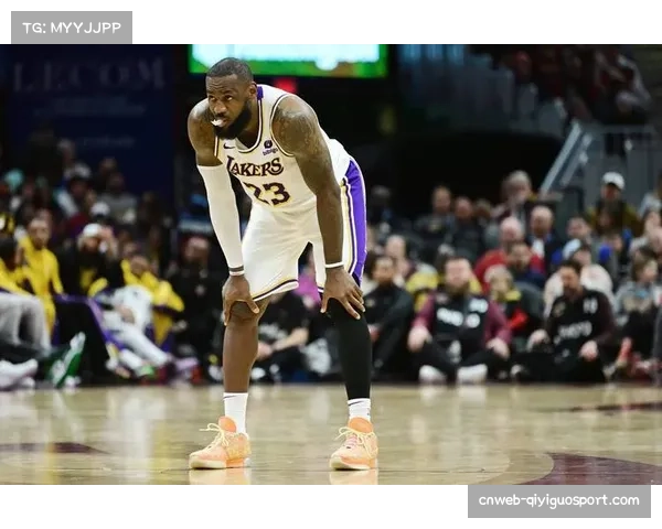 湖人队宣布詹姆斯因脚踝伤势缺席常规赛收官战